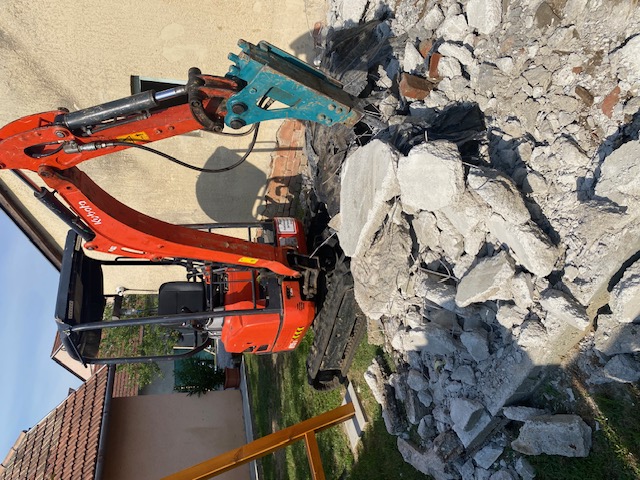 Beton bontása hidraulikus törővel